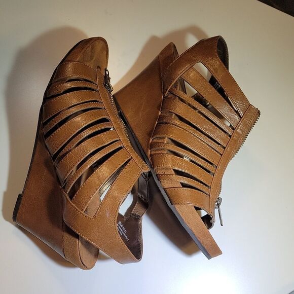 AEROSOLES WEDGE STYLE OPEN TOE ANKLE STRAP SANDAL - Picture 11 of 16